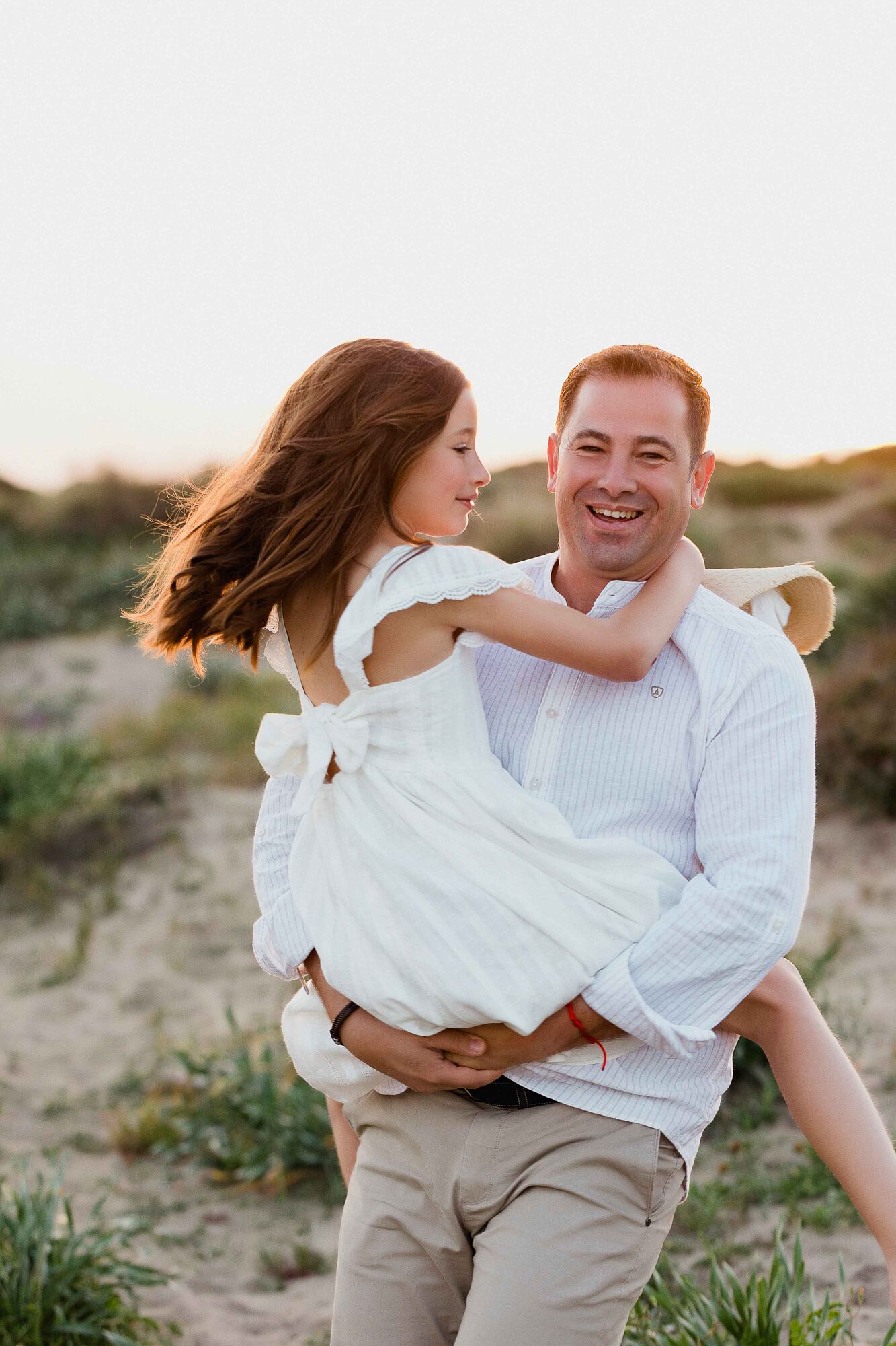 Sesion fotos familia playa cabopino Malaga con niños y familia_-8