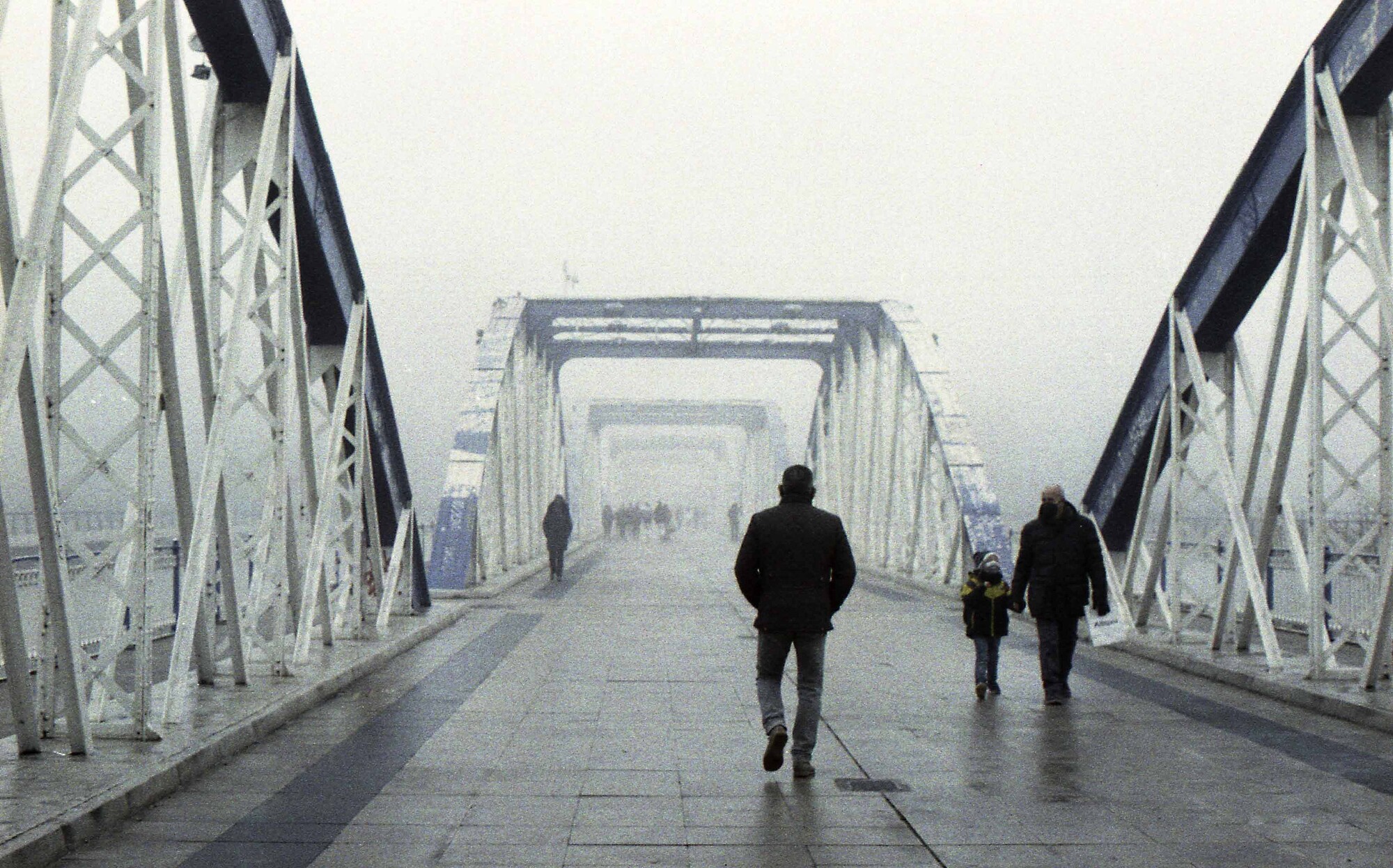 La Niebla - Zaragotham El puente de Hierro Zaragoza