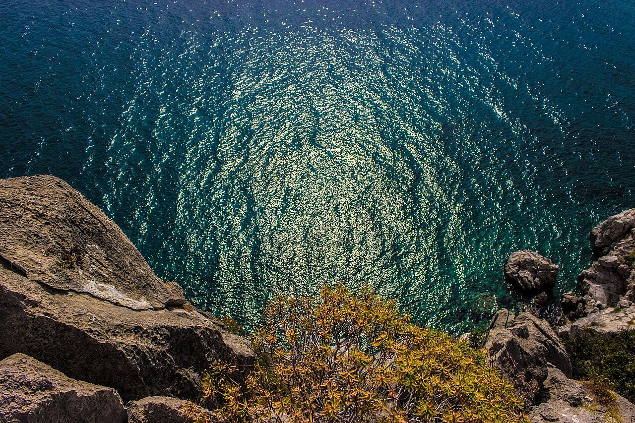El valor de los colonos griegos al lanzarse al mar griegos antiguos, exploradores griegos, colonias griegas, aventura, valor, arriesgarse, mar Egeo, viajes antiguos, fundación de colonias, historia griega, psicología del riesgo, jóvenes griegos, partir sin regreso, valentía, decisión, dejarlo todo atrás, héroes griegos, cultura griega antigua, espíritu aventurero, filosofía del riesgo, vida y coraje, mar y destino, navegar hacia lo desconocido, lecciones del pasado, valentía griega, mitología y mar, viajar sin mapa, coraje interior, exploración del alma.
