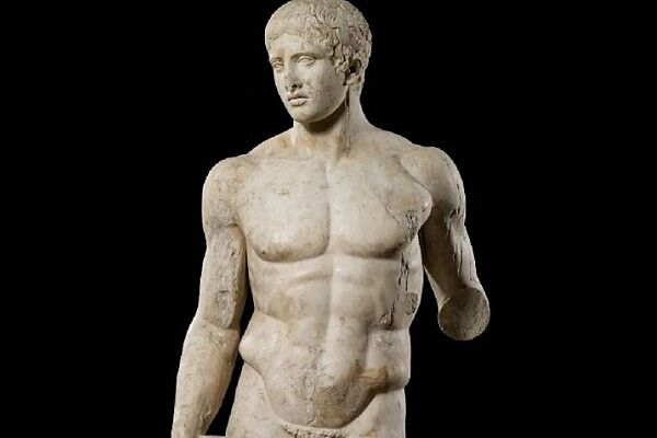 La belleza inmortal del mármol griego: rostros, cuerpos y dioses que aún respiran escultura griega clásica, Fidias, Praxíteles, Policleto, Acrópolis de Atenas, Partenón, arte griego, escultura antigua, belleza ideal, proporciones del cuerpo humano, Afrodita de Cnido, Zeus de Olimpia, Doríforo, arte helenístico, escultores griegos, historia del arte, mármol griego, estética clásica, Fidias Atenea Partenos, arte y belleza