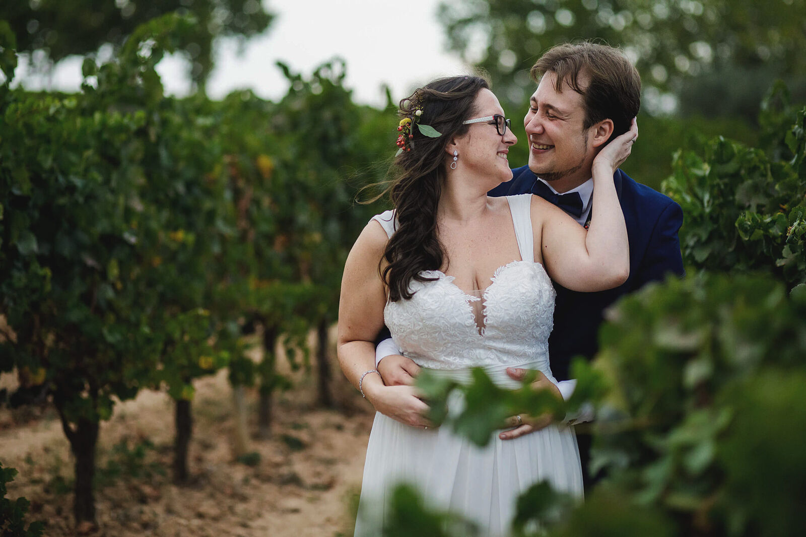 boda masia torre del gall 49 Els nuvis a les vinyes del Penedès de la Masia la Torre del Gall.