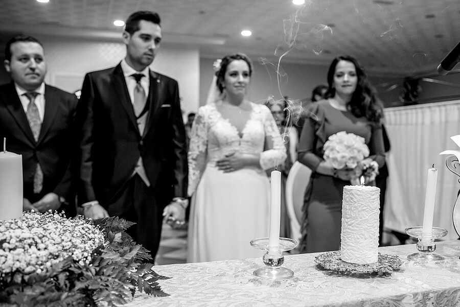 fotografo-boda-antequera-con-lluvia-sevilla-marzo-documental-rito-velas 38