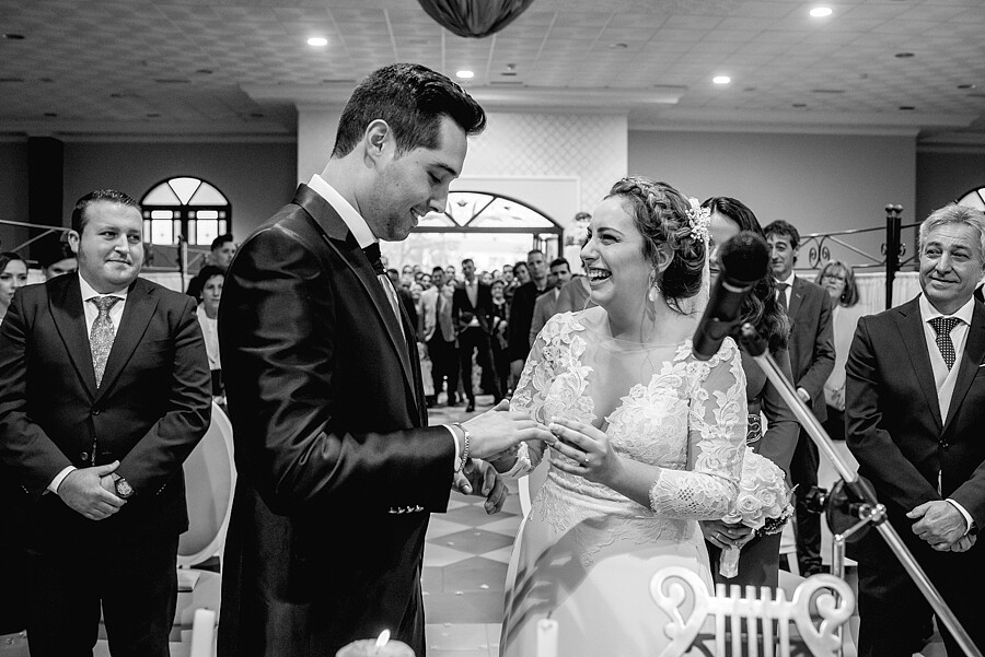 fotografo-boda-antequera-con-lluvia-sevilla-marzo-documental-rito-velas 50