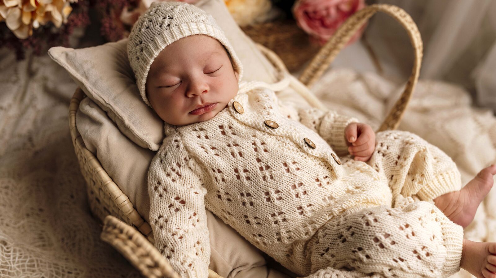 Calafell Photography - new-born-hugo-20-06-25-eva-674-ts20250714144735196540.jpg