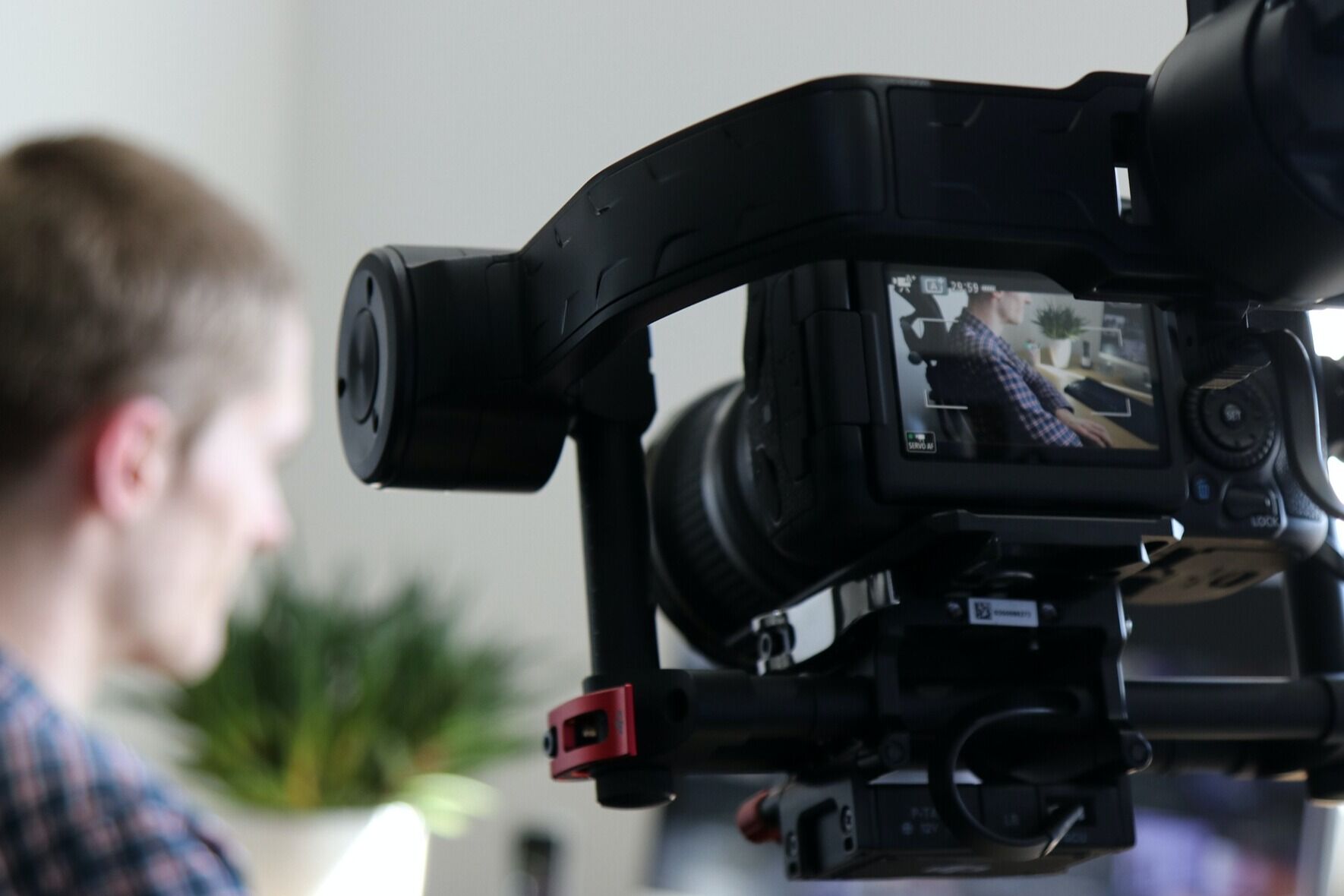 VIDEOSUR - pexels-expect-best-1046151.jpg