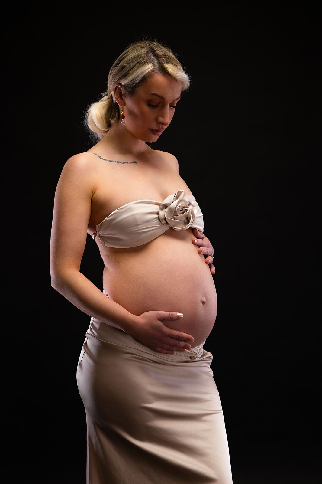 maternity-pregnancy-bump-family-photography-maynooth-dublin-leinster-ireland-beauty bump-glowing maternity