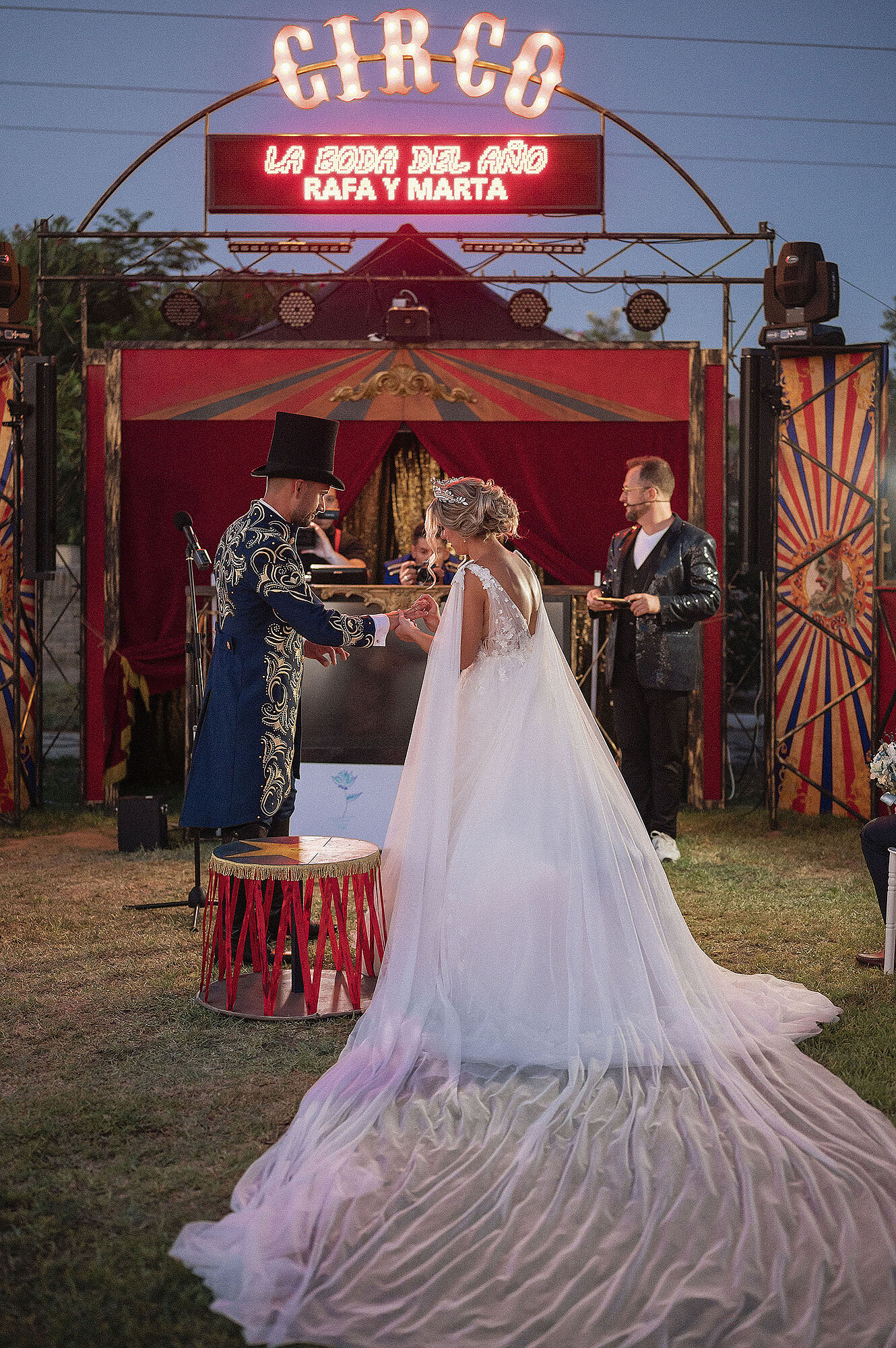 boda-circo-temática-fotografo-fran-ortiz-retratista-Raf-mesa-espectáculos-045