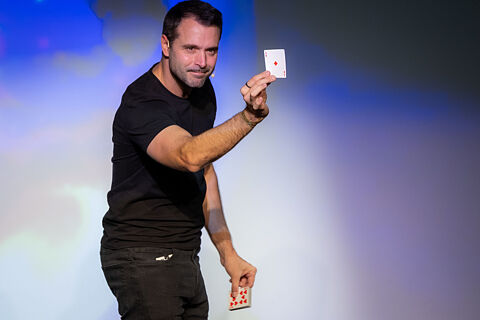 ASÍS HANSSON (ORÁCULO)