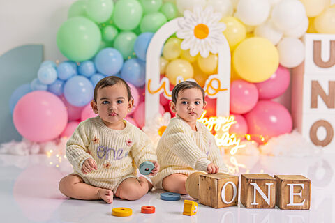 ARIA Y AISHA SMASH CAKE