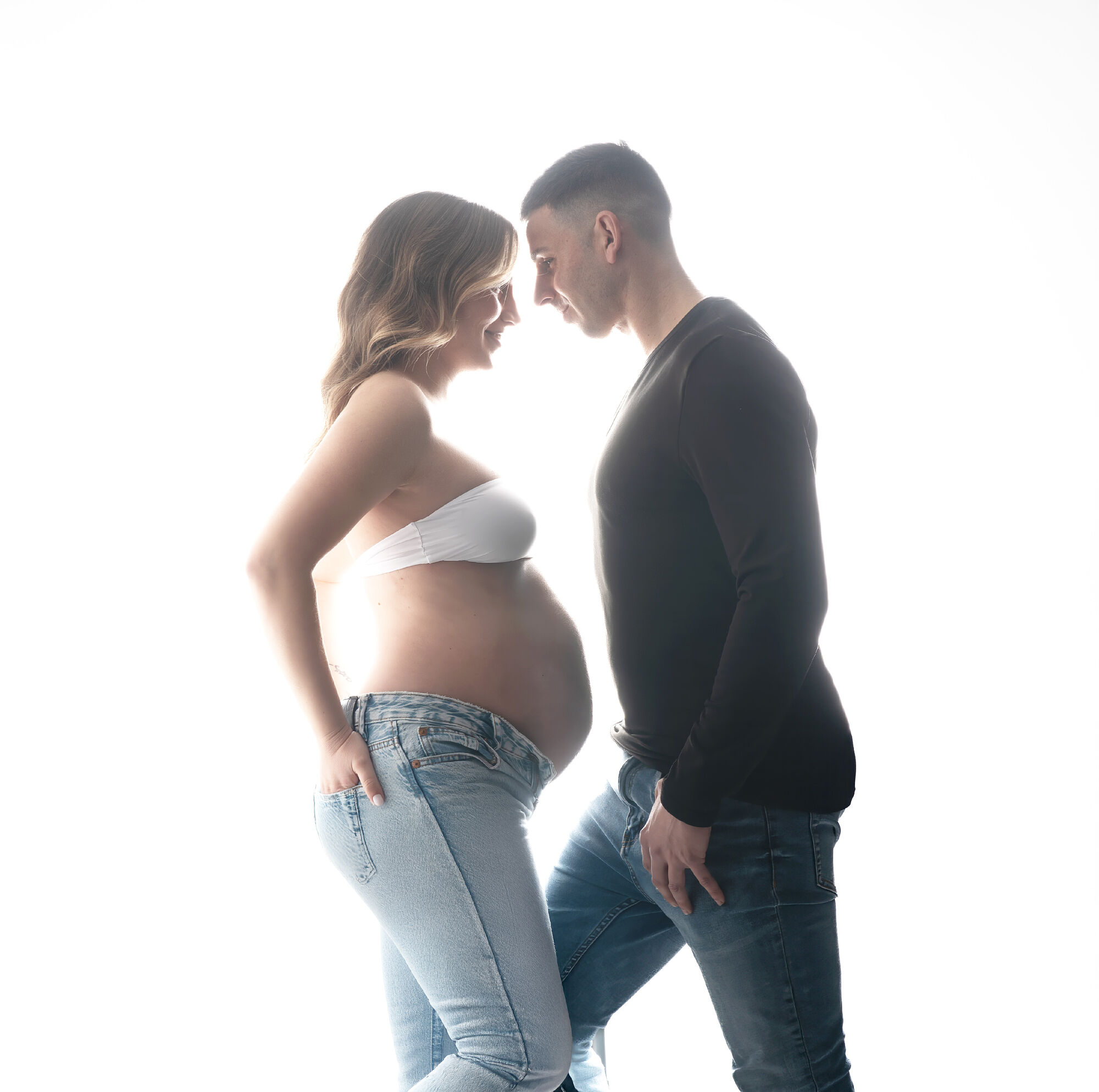 Sesi&oacute;n de fotograf&iacute;a de embarazo art&iacute;stica 