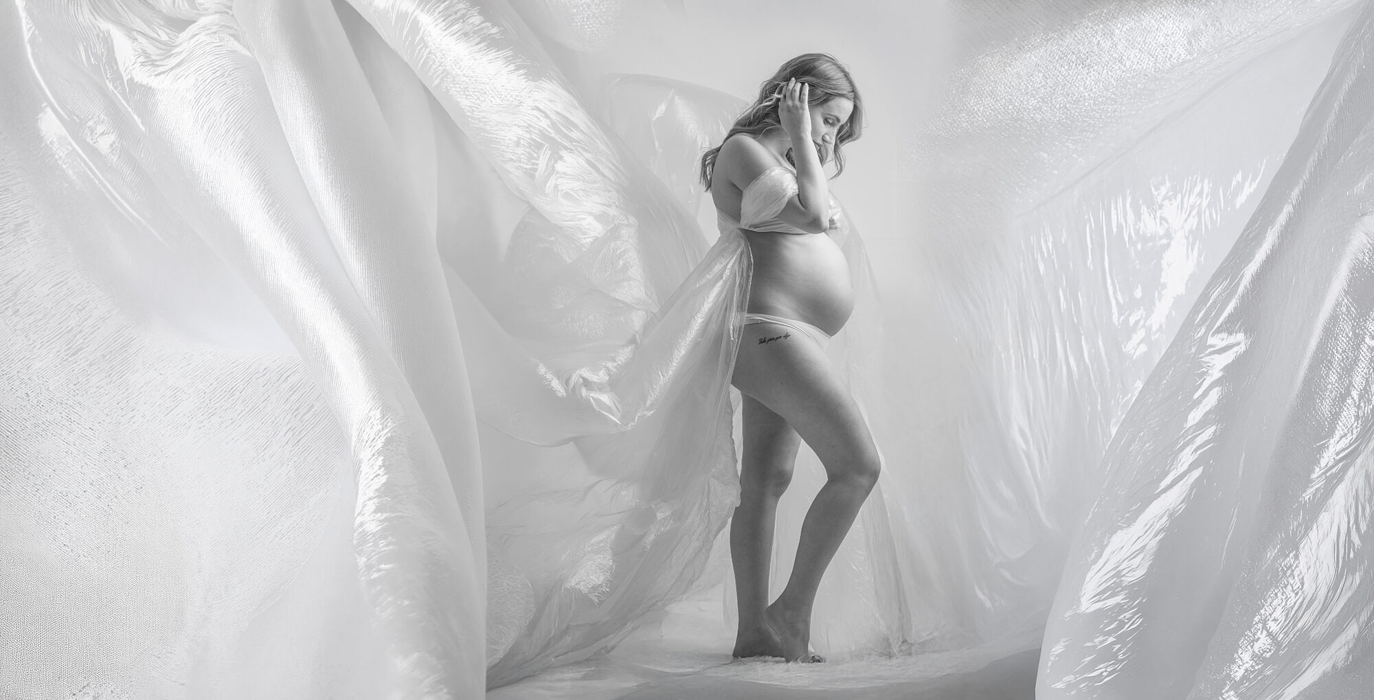 Sesi&oacute;n de fotograf&iacute;a de embarazo art&iacute;stica 