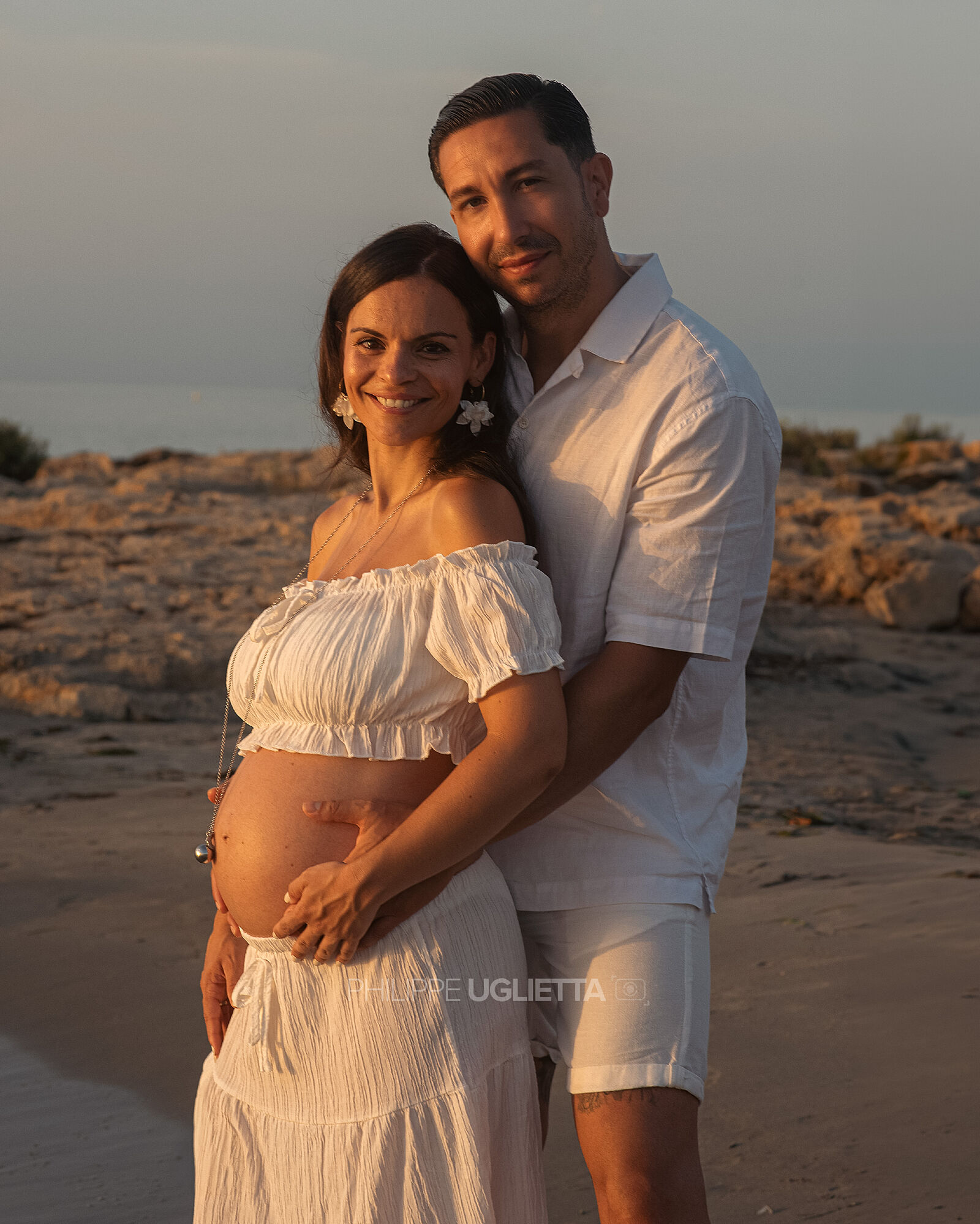 Sesion de fotos de embarazo en la playa al amanecer