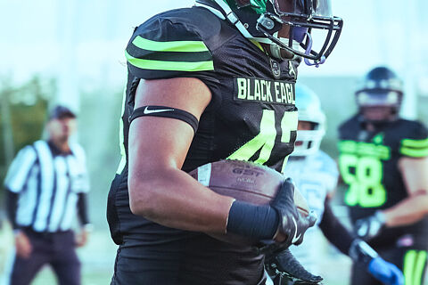 BLACK EAGLES VS LOBOS