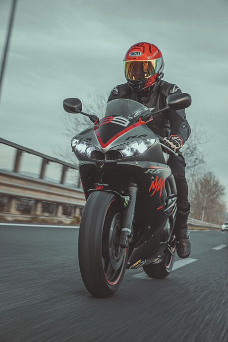r6 in corsa
