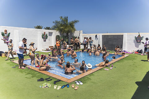 ALOHA PARTY