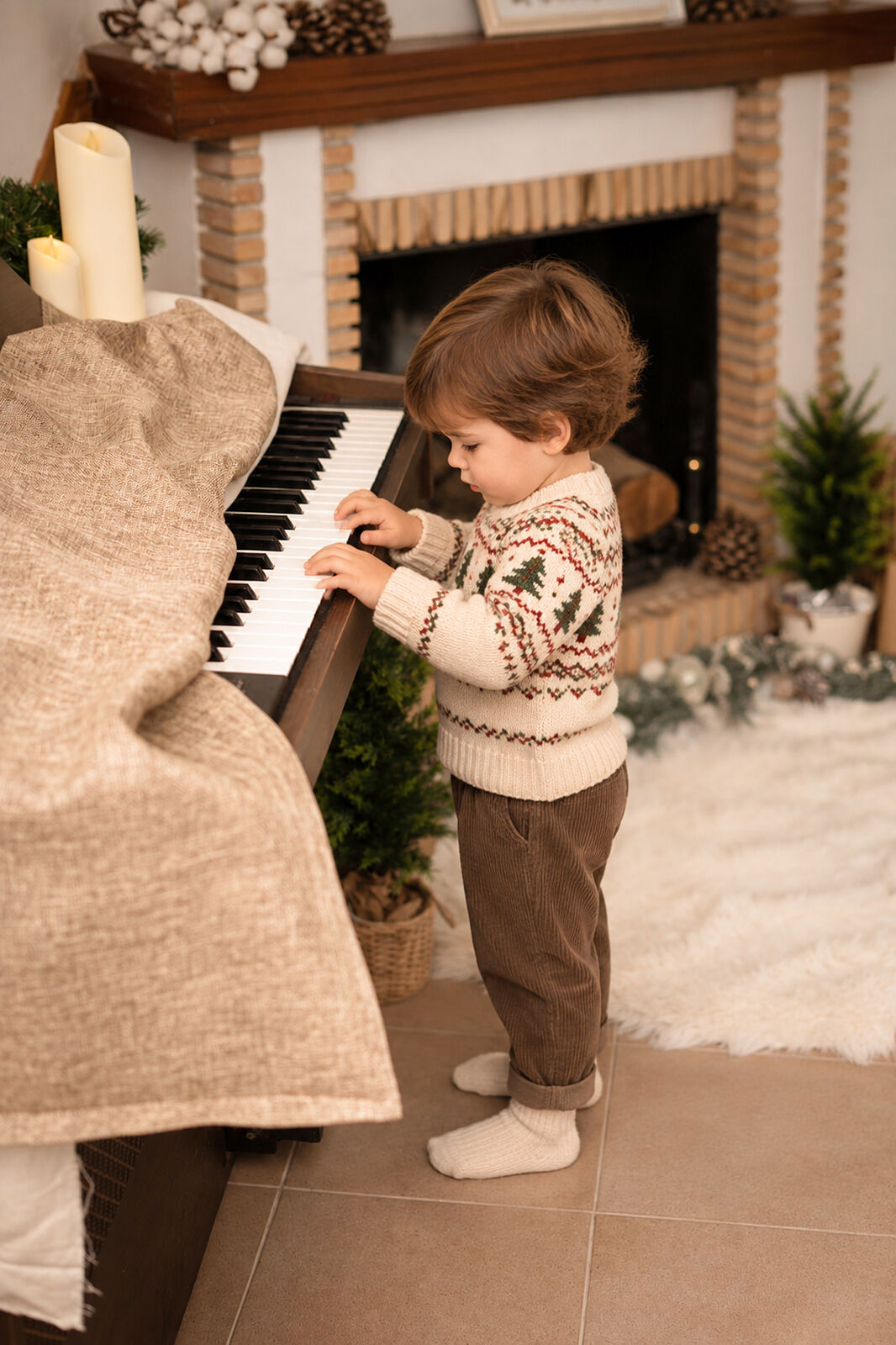Esther Aguilera Fotografía - pequeno-pianista-junto-a-la-chimenea-ts20261006124536372174.jpg