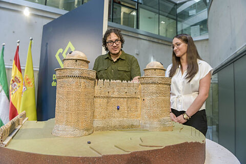 presentacion de  la nueva maqueta táctil e interactiva y la página web del Castillo de La Calahorra