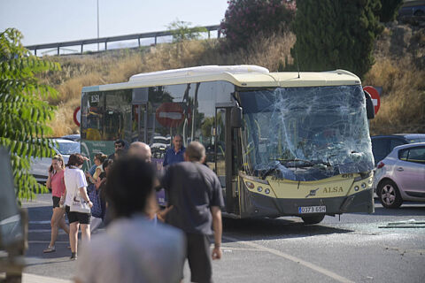 Accidente de un autobus en la Rotonda de Maracena