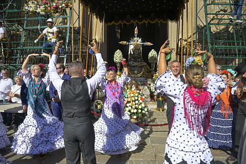 Ofrenda Floral de la Virgen de las Angustias
