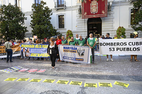 Protesta de los sindicatos de la Junta de Personal del Ayuntamiento de Granada