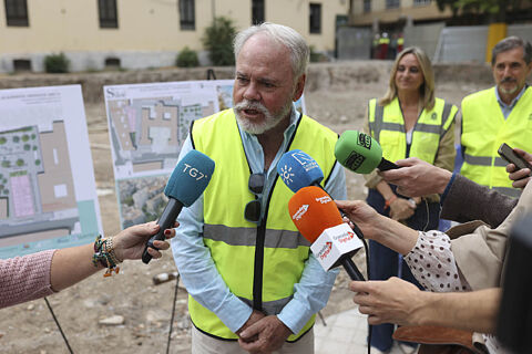 Marifrán Carazo visita las obras de la nueva calle peatonal
