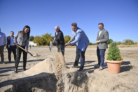 acto colocación de la primera piedra
