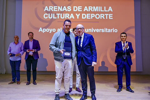 ENTREGA DE RECONOCIMIENTO EN LA GALA DEL DEPORTE DE LA UNIVERSIDAD DE GRANADA 2025