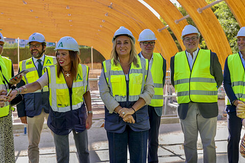 Rocío Díaz visita las obras de la piscina del campus universitario de Fuentenueva en Granada