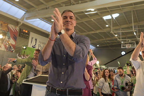 El secretario general del PSOE y presidente del Gobierno, Pedro Sánchez, participa en un acto de campaña en Granada