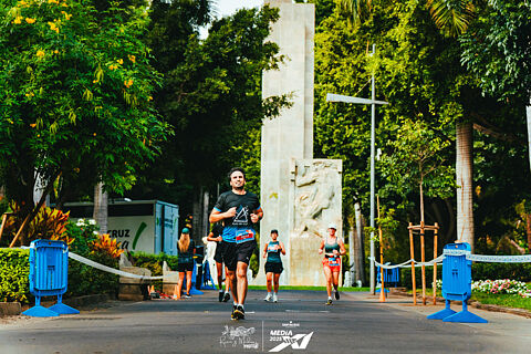 Reportaje fotográfico oficial Media Maratón Santa Cruz de Tenerife 2025. 