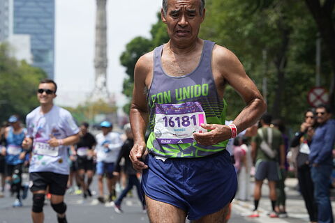 MARATON CDMX GALERIA 7 KM 35 DESPUES DE LAS 11:40 AM