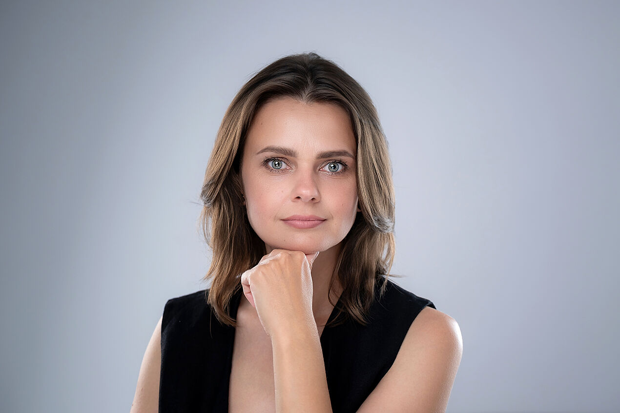 RETRATO MARCA PERSONAL/GALERA FOTOGRAFÍA BY MÒNICA/ BARCELONA Retrato profesional de mujer emprendedora pensado para CV y perfil de RRSS ( HEAD-SHOT ) realizado en Galera Fotografía By Mònica en Barcelona