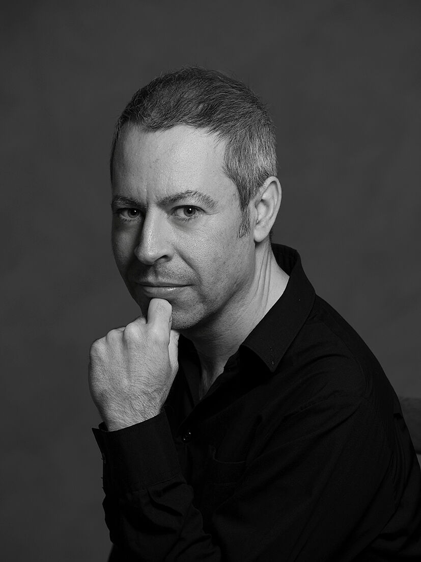 RETRATO MARCA PERSONAL/GALERA FOTOGRAFÍA BY MÒNICA/ BARCELONA Retrato de escritor utilizada para su biografía en la solapa del libro. Daniel Alpáñez autor del libro "El despeñadero de los desposados", sesión realizada en el estudio de Galera fotografía by Monica en Barcelona