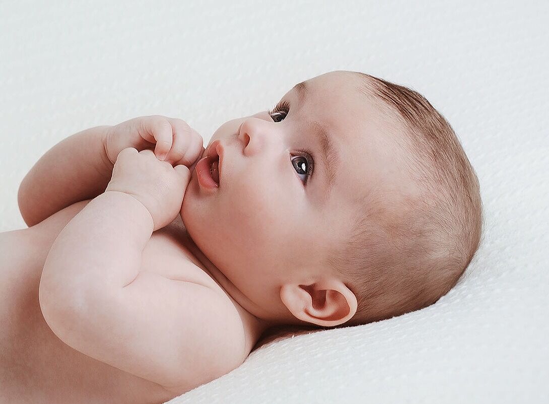 Galerafotografiabymonica - cumpleanos-smash-cake-seguimiento-cuatro-meses-bebe-galera-fotografia-bu-monica-barcelona-ocho-meses-01-ts20260715113411559294.jpg