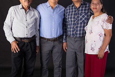 Dr. Armando Aguilar Hnos