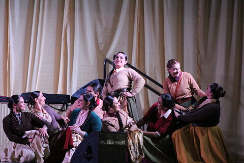 06 Mujeres Folclóricas 