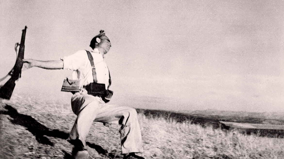 GlowMorStudio - robert-capa-el-americano-que-estuvo-alli-8-arcadina-ts20260320210410885744.png