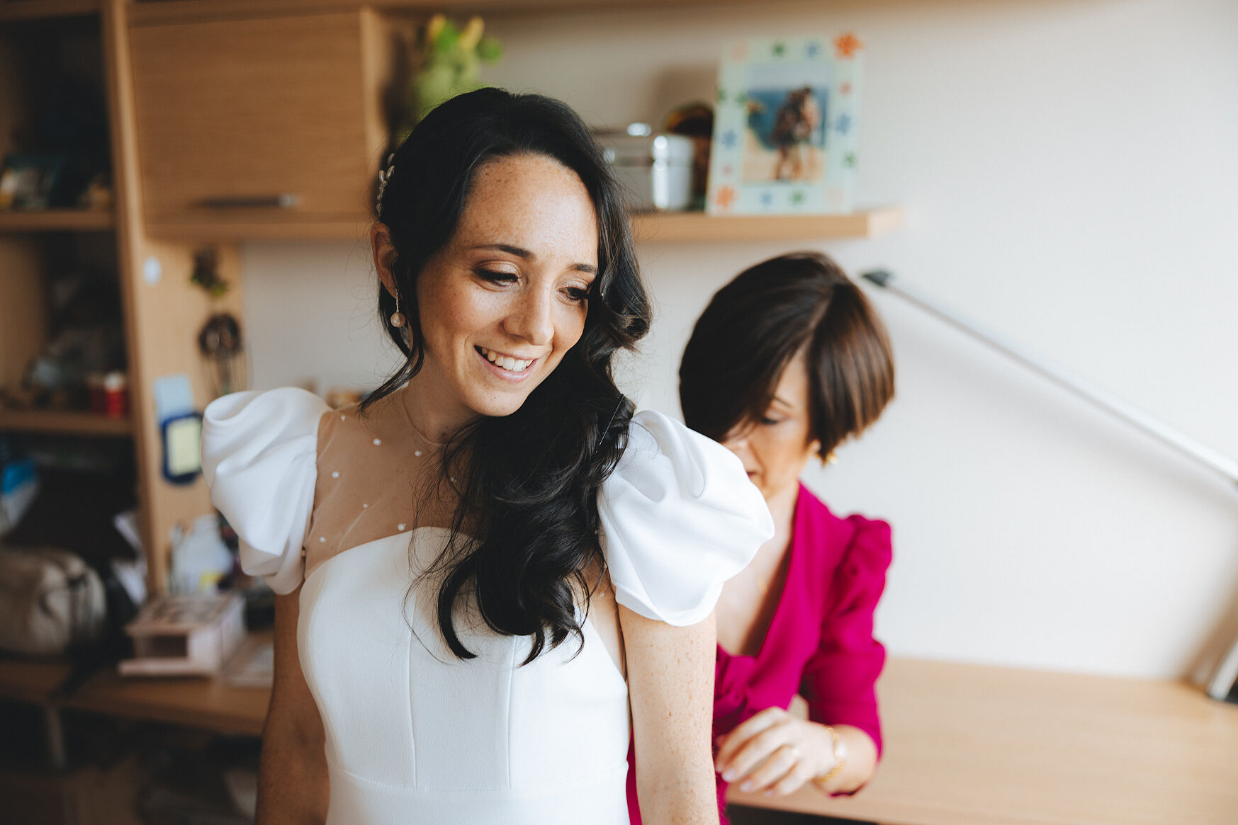 Wedding photographer, preparations at the bride's house.