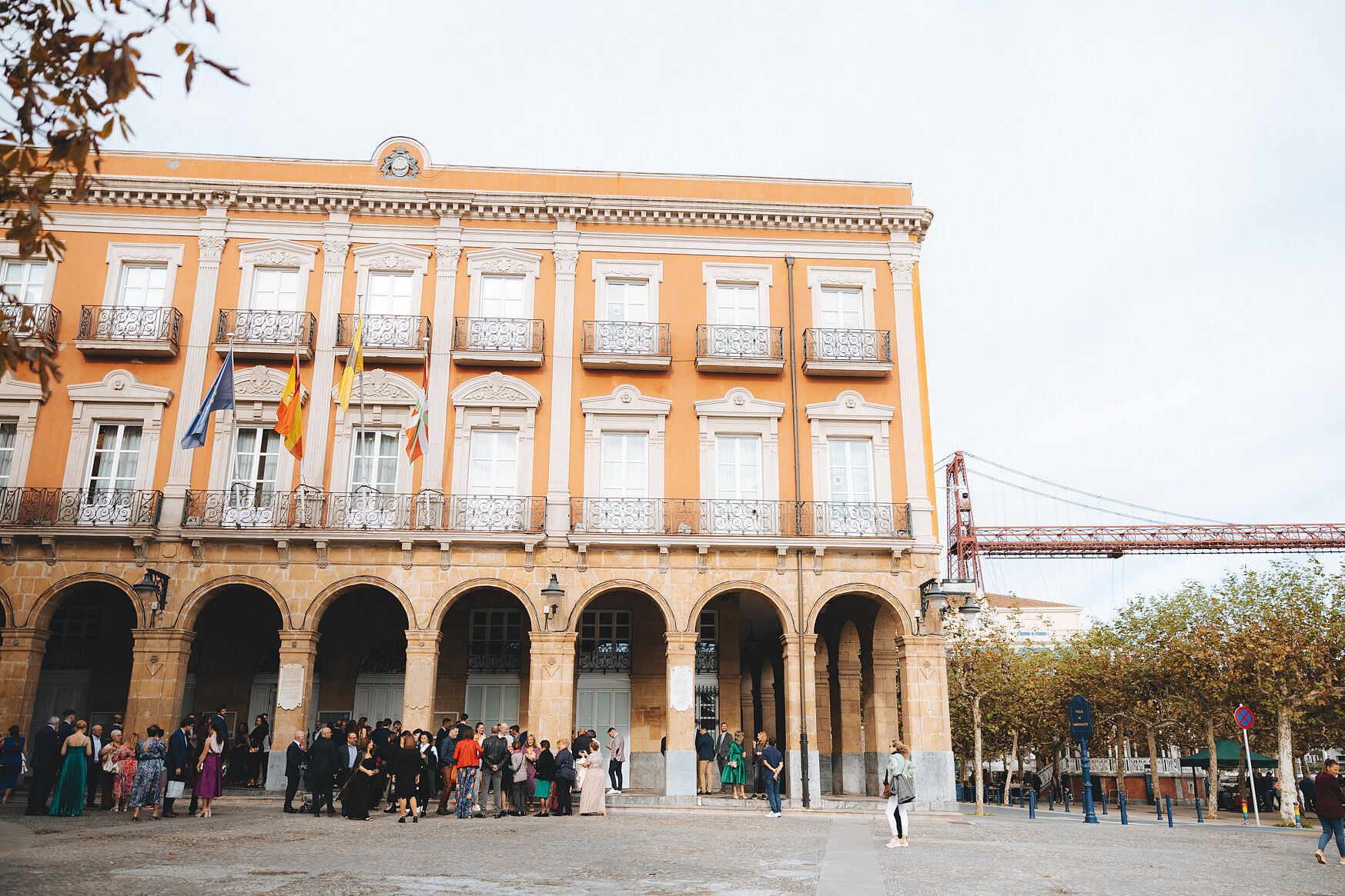 Wedding photographer at Portugalete Town Hall.