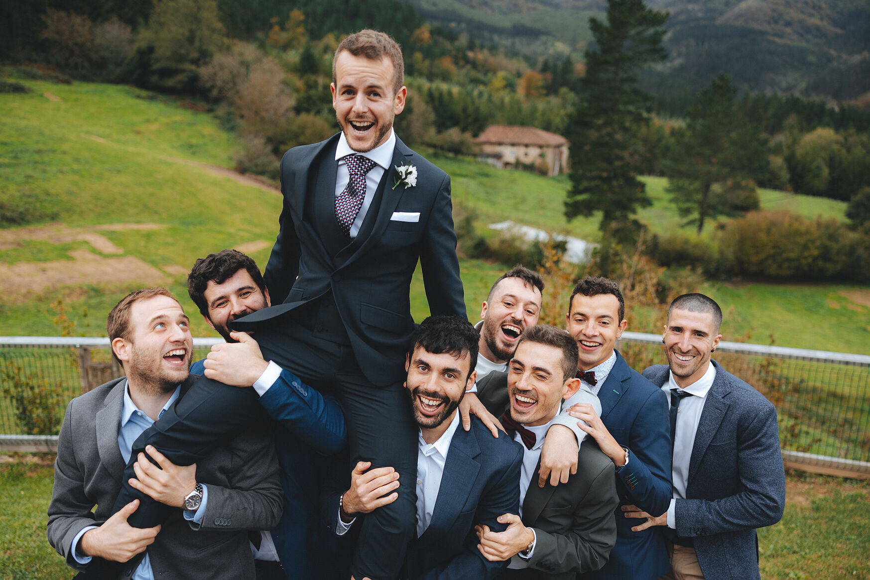 Groom with friends. Etxegana Hotel & Spa, Zeanuri.