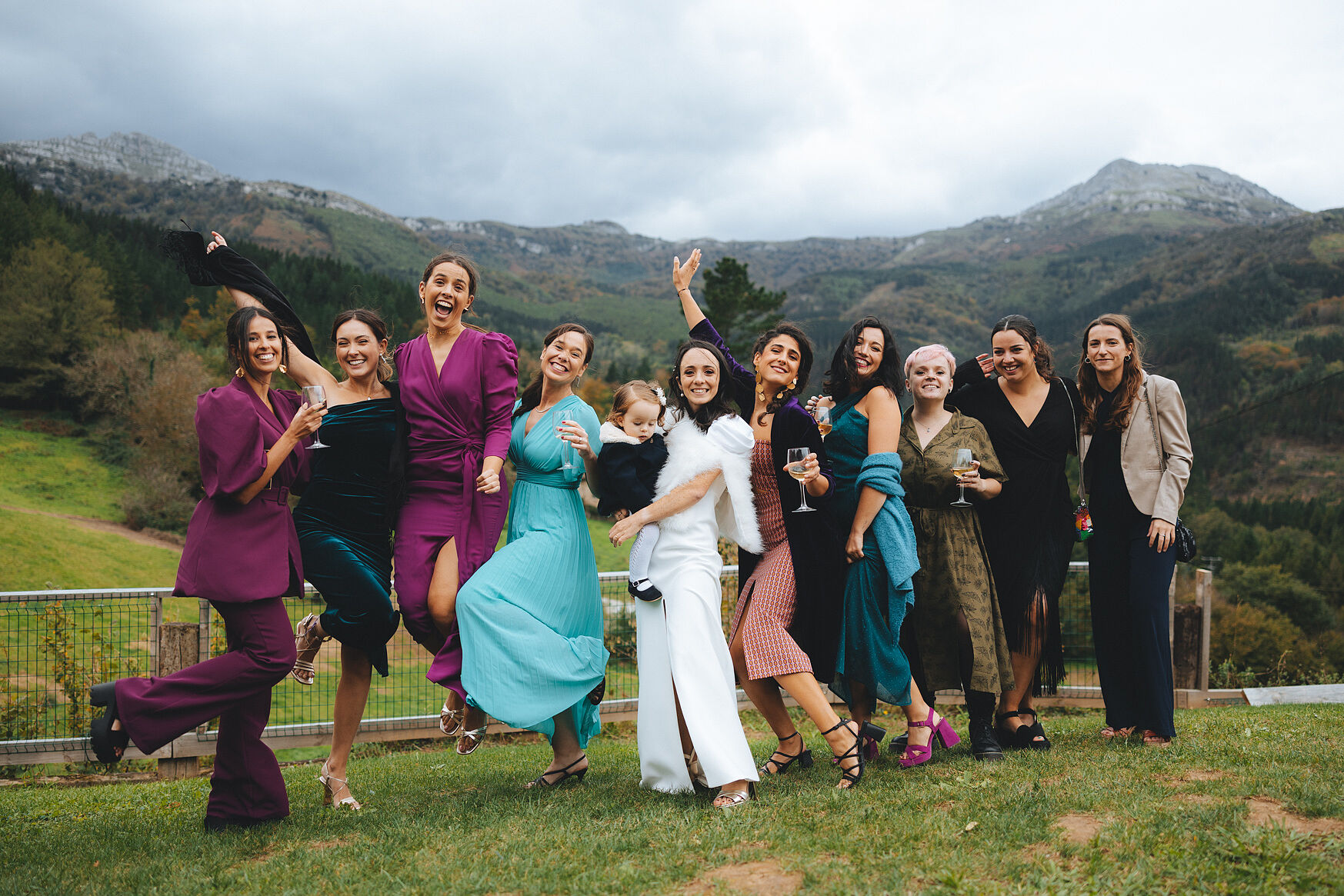 Fun wedding group photo with views of Gorbea. Hotel & Spa Etxegana.