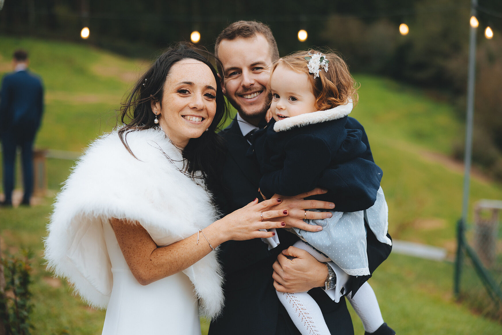 Portrait of bride and groom with daughter. Etxegana Hotel & Spa, Zeanuri.
