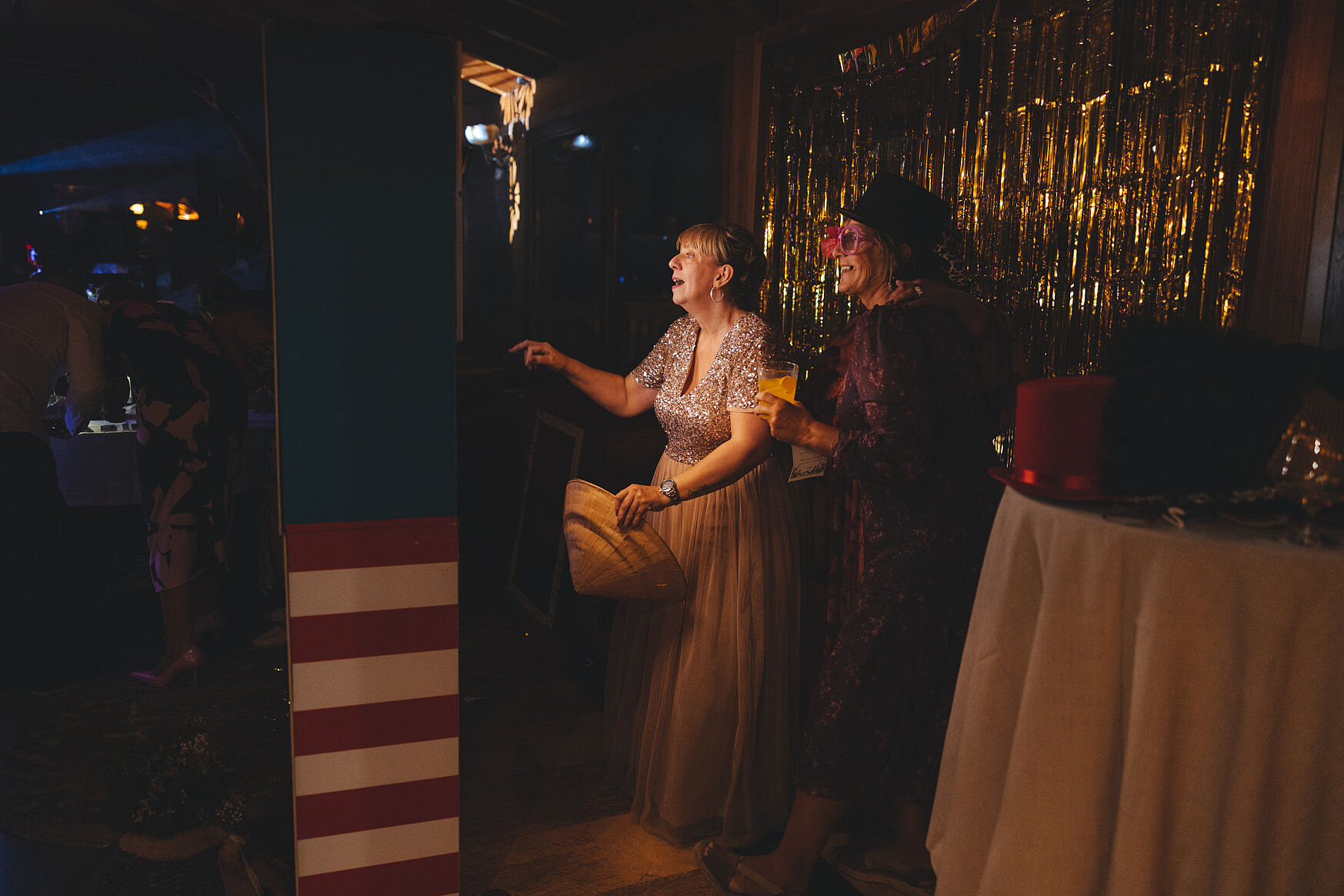 Wedding photo booth with props by Kunst Photo & Art Berango.