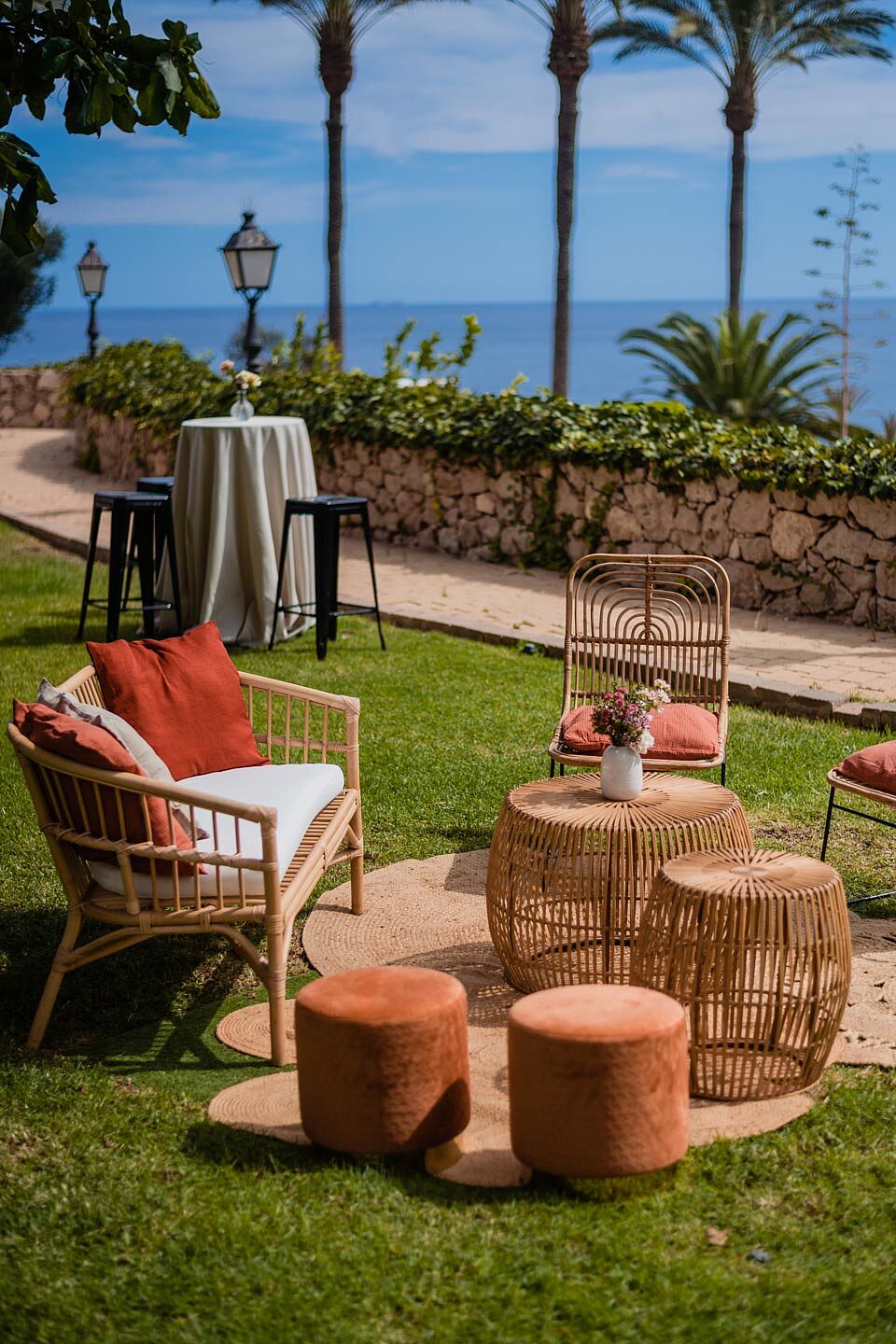 fotografía de boda romántica en la playa de Fuerteventura al atardecer, capturada por un fotógrafo profesional de bodas  hotel  r2 bahia calma 07