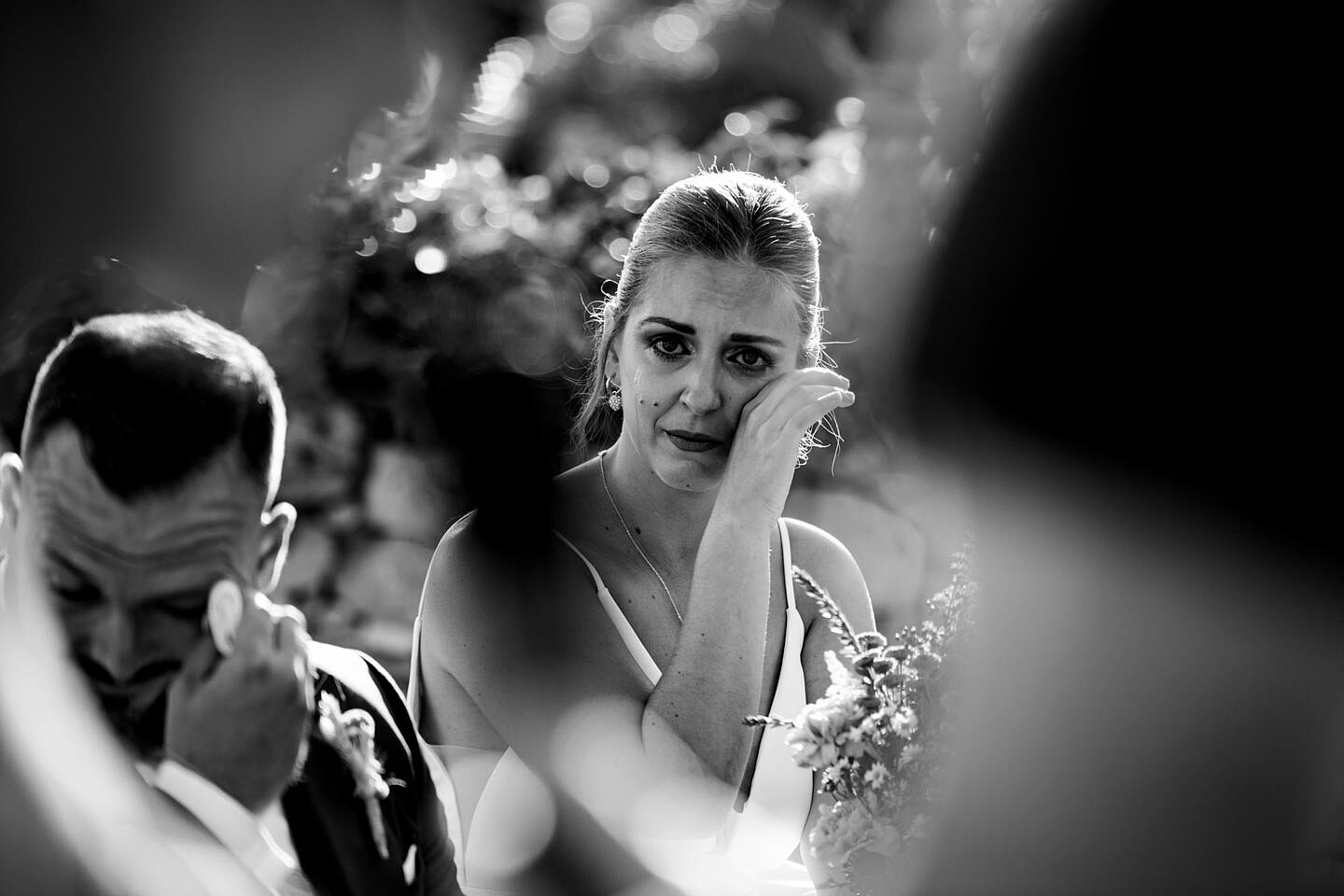 fotografía de boda romántica en la playa de Fuerteventura al atardecer, capturada por un fotógrafo profesional de bodas  hotel  r2 bahia calma 24
