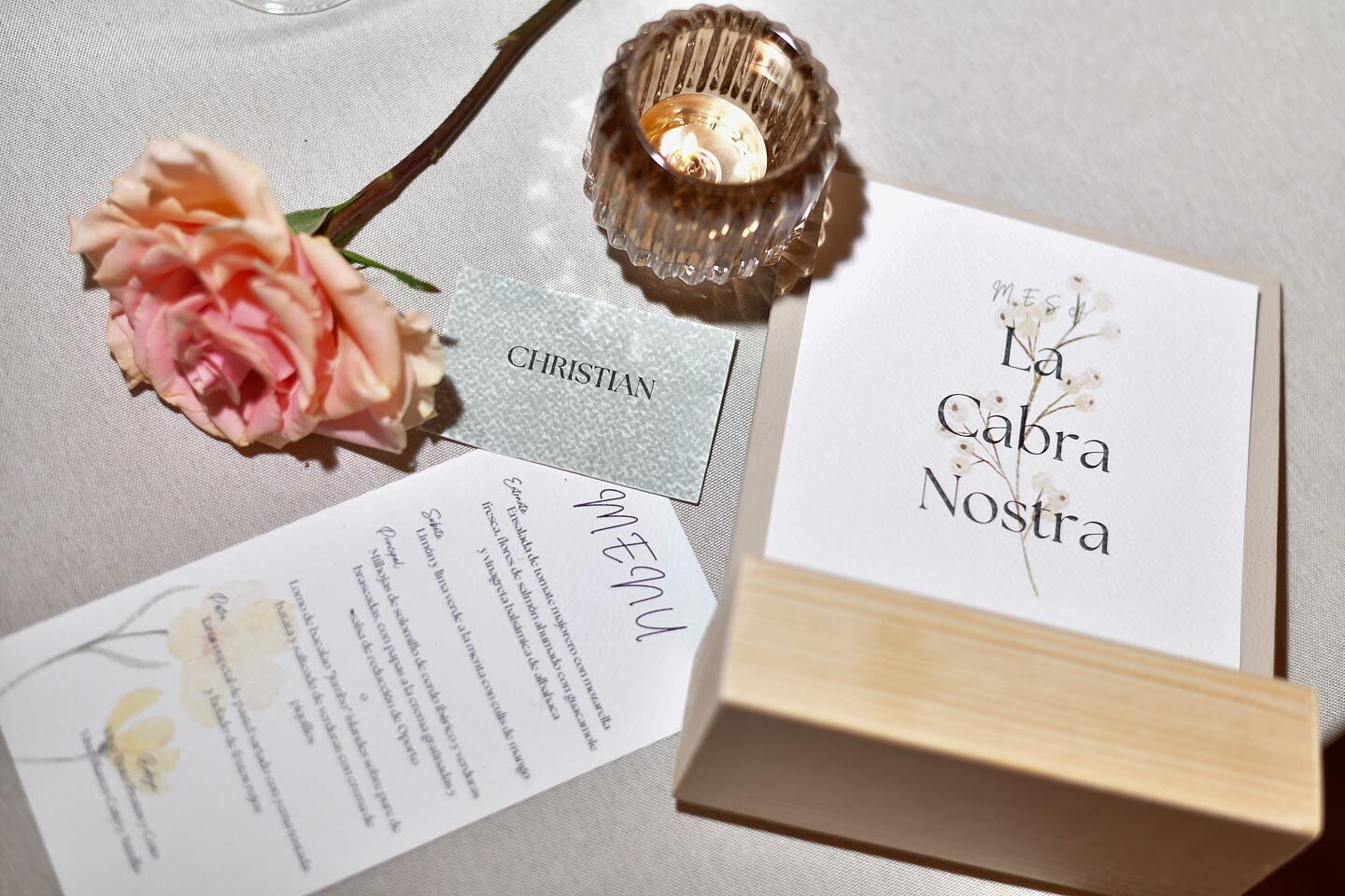 fotografía de boda romántica en la playa de Fuerteventura al atardecer, capturada por un fotógrafo profesional de bodas  hotel  r2 bahia calma 29