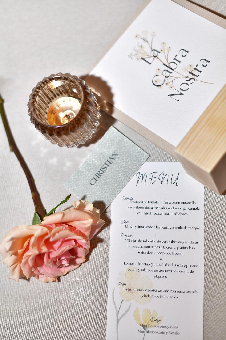 fotografía de boda romántica en la playa de Fuerteventura al atardecer, capturada por un fotógrafo profesional de bodas  hotel  r2 bahia calma 31
