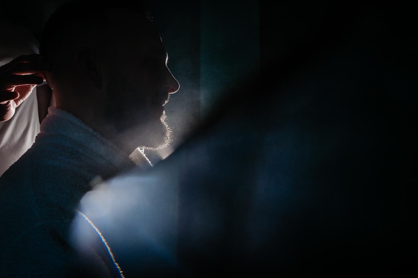 fotografía de boda romántica en la playa de Fuerteventura al atardecer, capturada por un fotógrafo profesional de bodas  hotel  r2 bahia calma 35