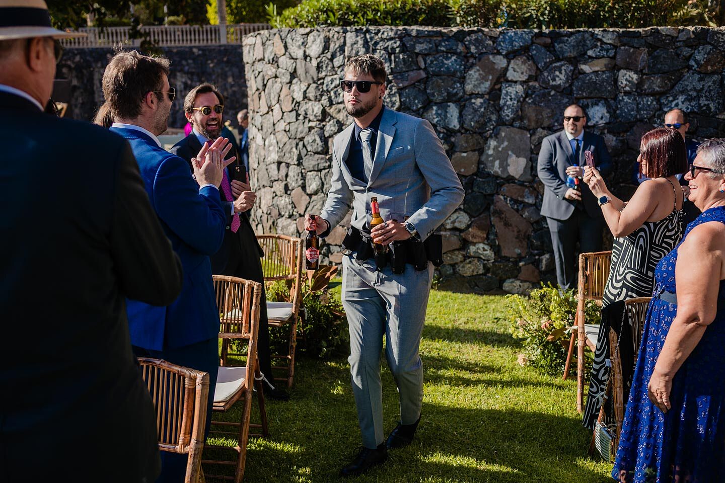 fotografía de boda romántica en la playa de Fuerteventura al atardecer, capturada por un fotógrafo profesional de bodas  hotel  r2 bahia calma 39