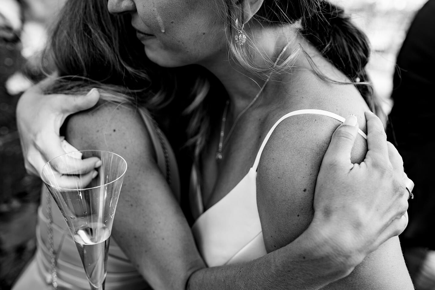 fotografía de boda romántica en la playa de Fuerteventura al atardecer, capturada por un fotógrafo profesional de bodas  hotel  r2 bahia calma 41